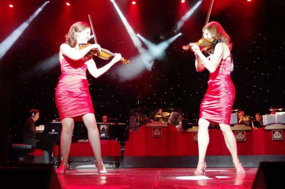 Elektra violinists look at each other while playing a corporate event